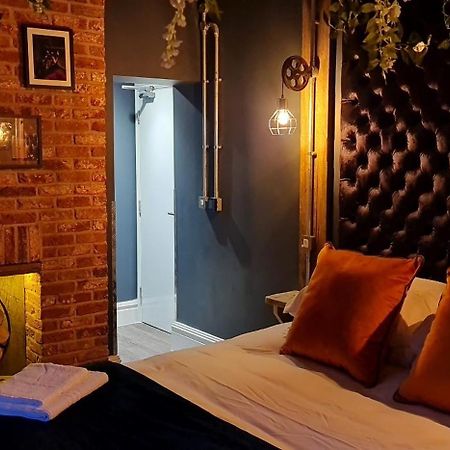 The Waterside Bar, Rooms & Restaurant Swinton  Ruang foto