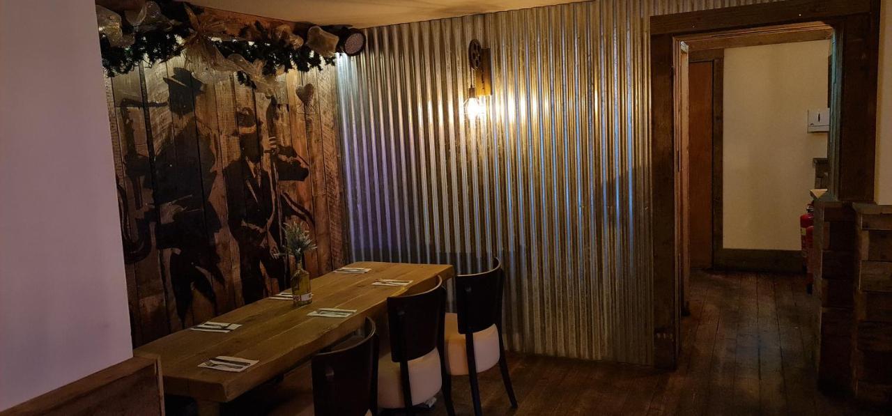 The Waterside Bar, Rooms & Restaurant Swinton  Bagian luar foto