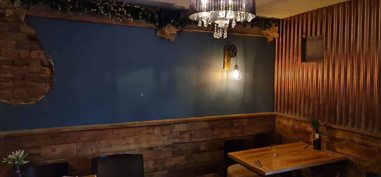 The Waterside Bar, Rooms & Restaurant Swinton  Bagian luar foto