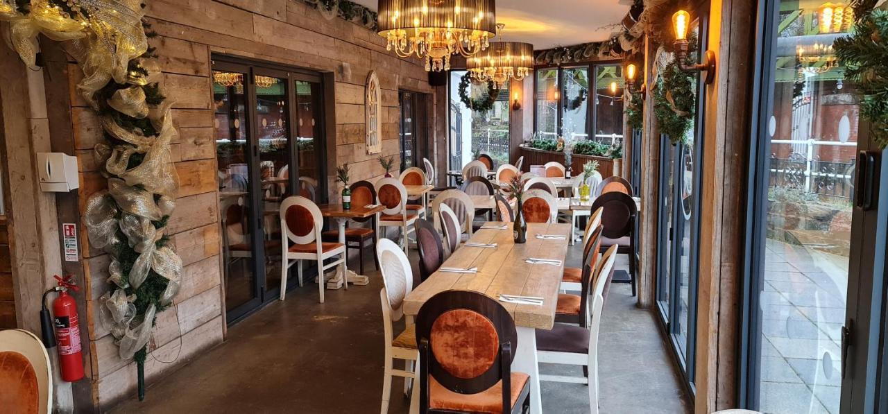 The Waterside Bar, Rooms & Restaurant Swinton  Bagian luar foto