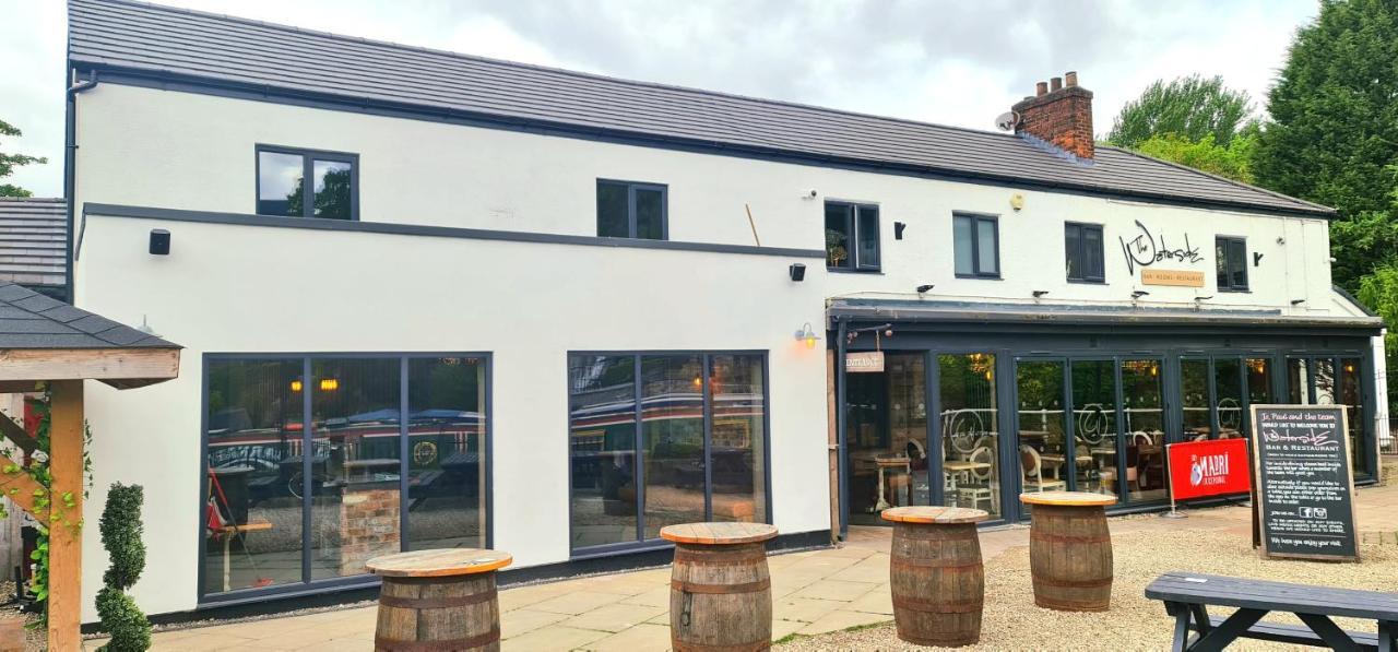 The Waterside Bar, Rooms & Restaurant Swinton  Bagian luar foto