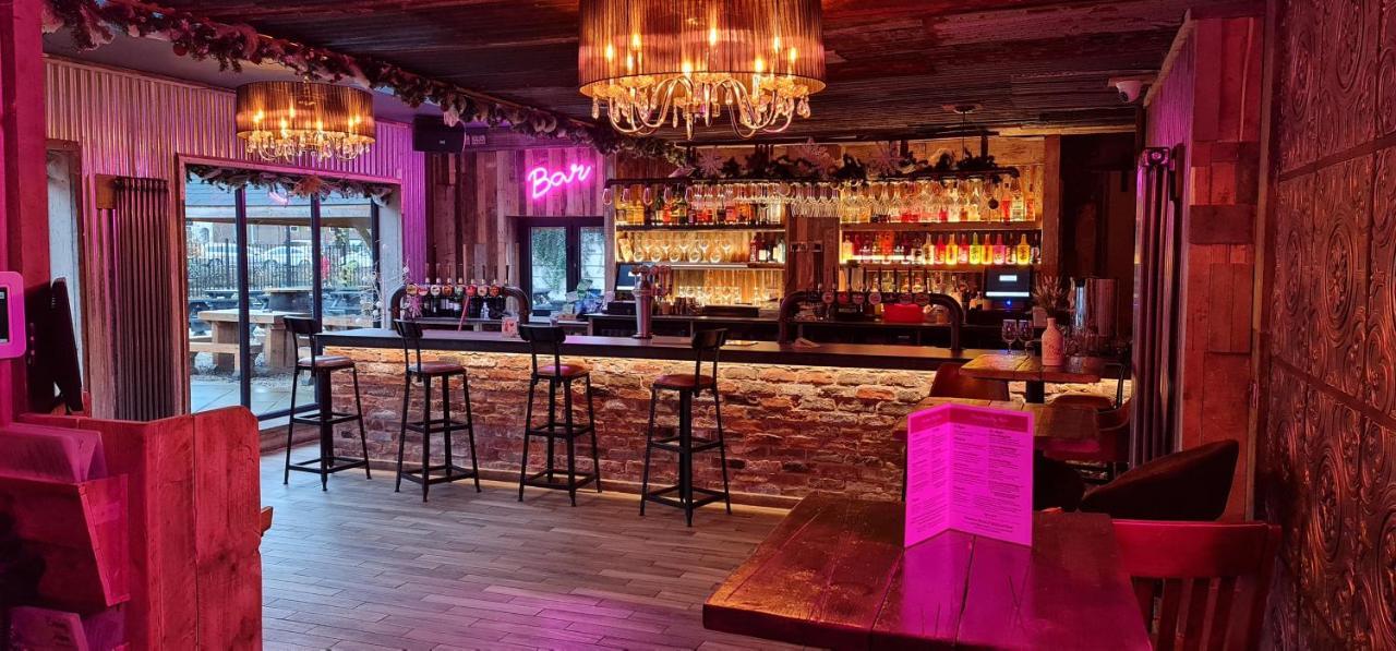 The Waterside Bar, Rooms & Restaurant Swinton  Bagian luar foto