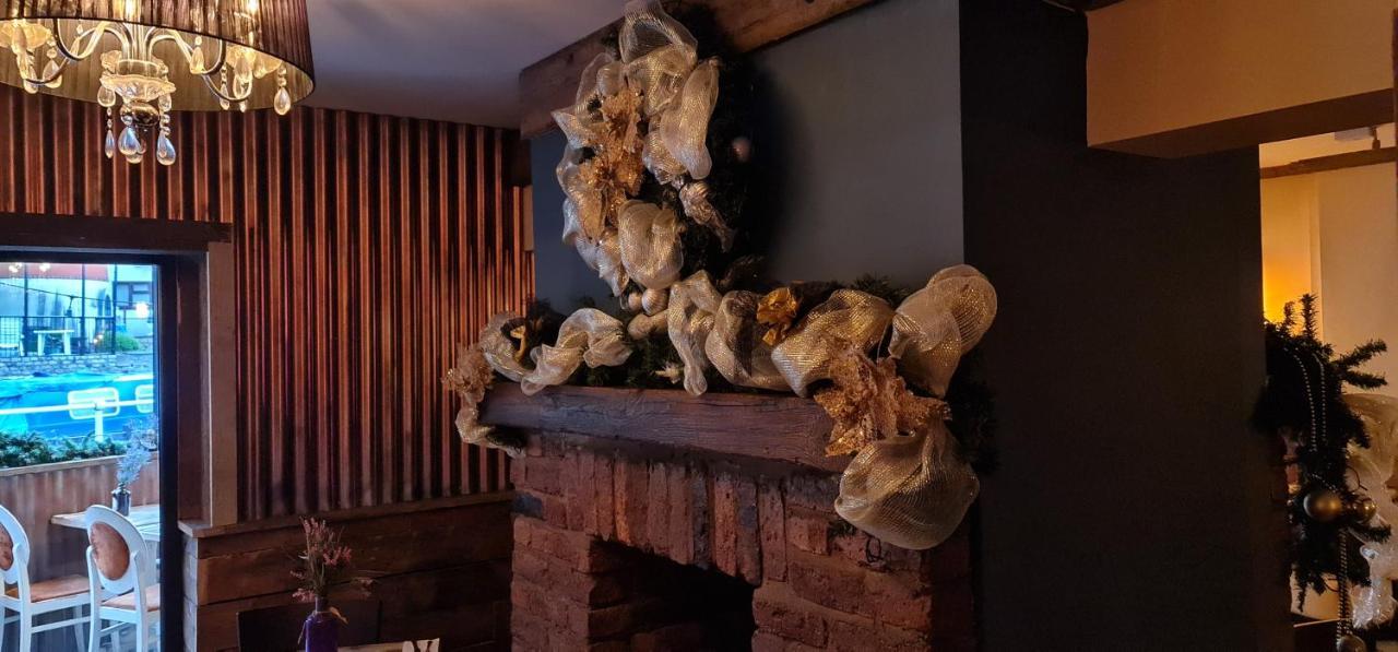 The Waterside Bar, Rooms & Restaurant Swinton  Bagian luar foto