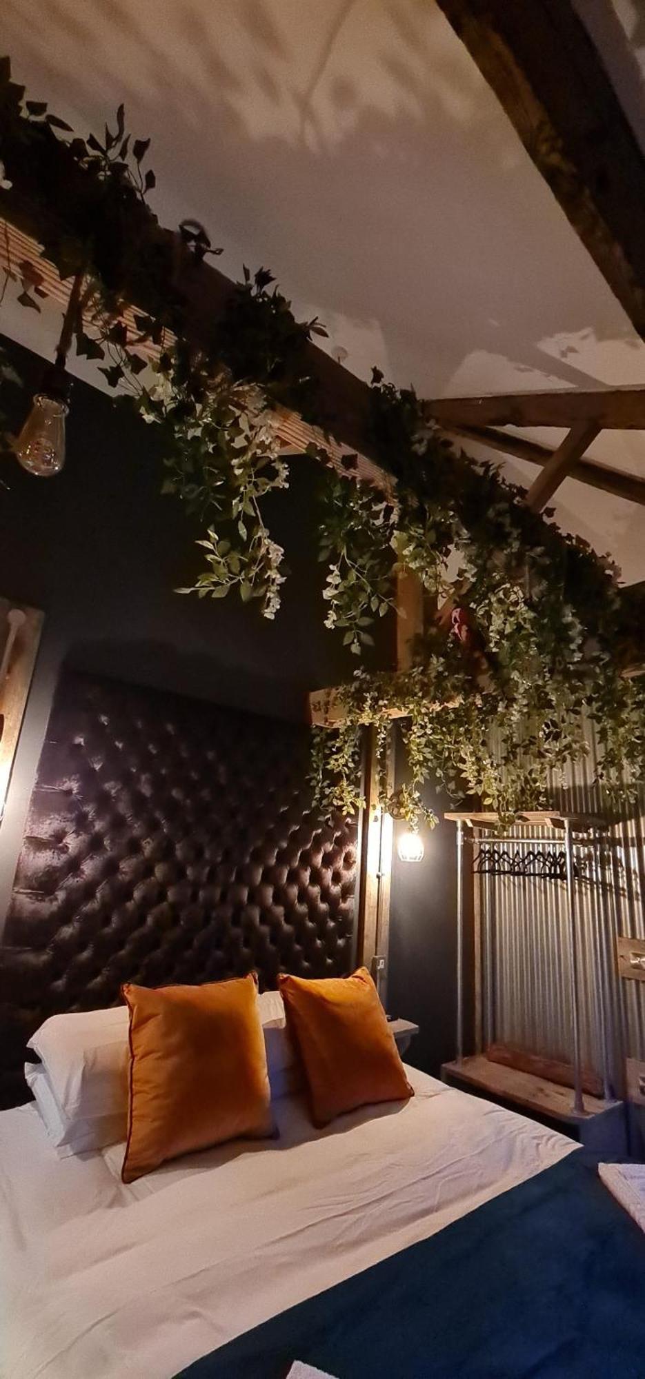 The Waterside Bar, Rooms & Restaurant Swinton  Ruang foto