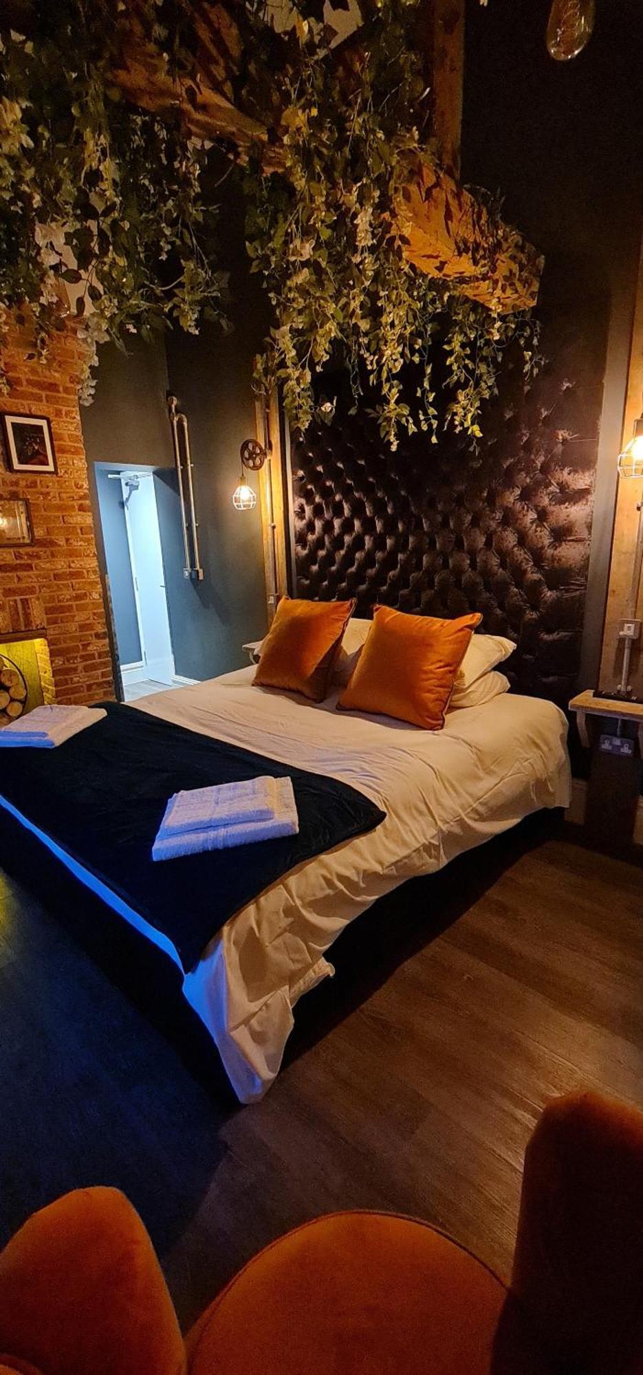 The Waterside Bar, Rooms & Restaurant Swinton  Ruang foto