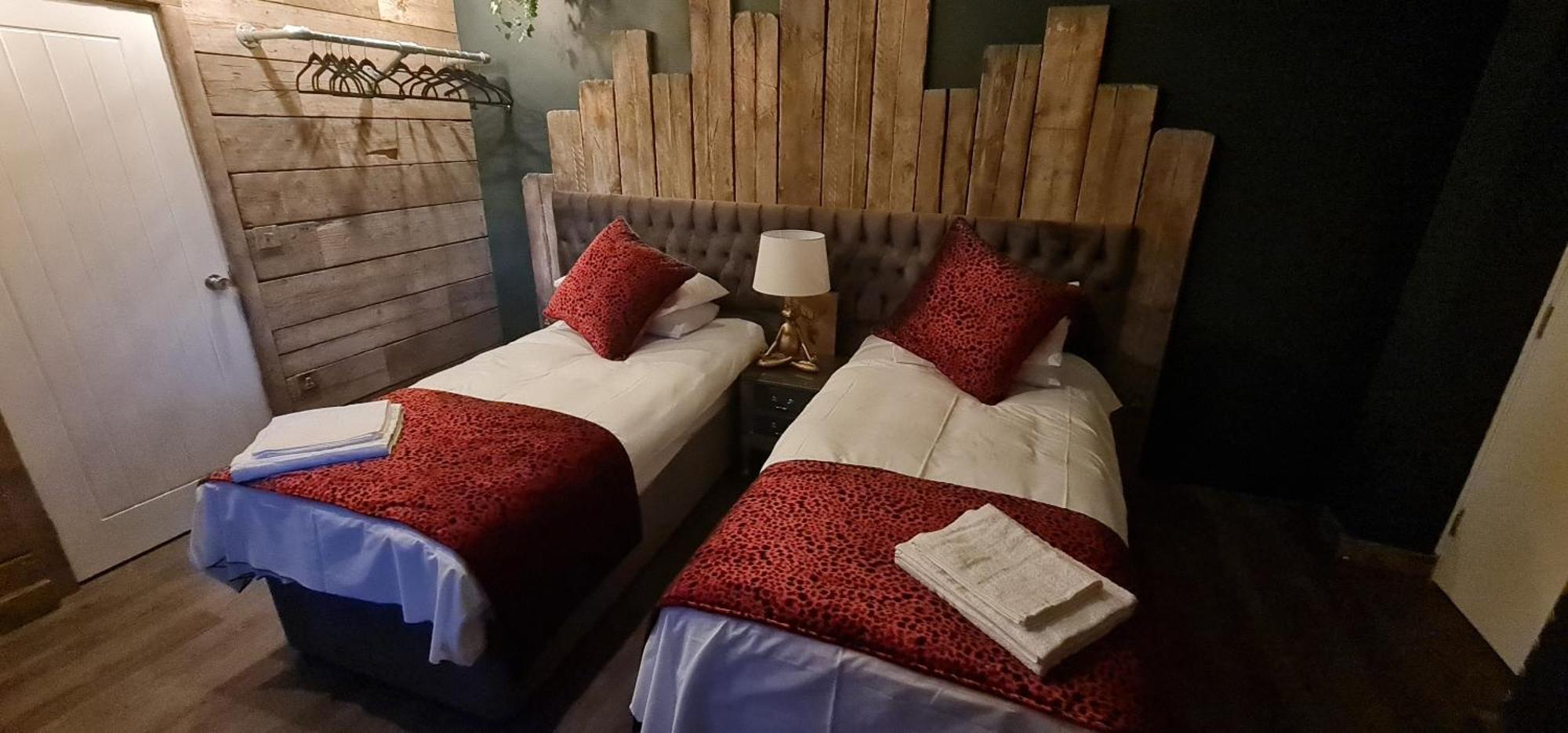 The Waterside Bar, Rooms & Restaurant Swinton  Ruang foto